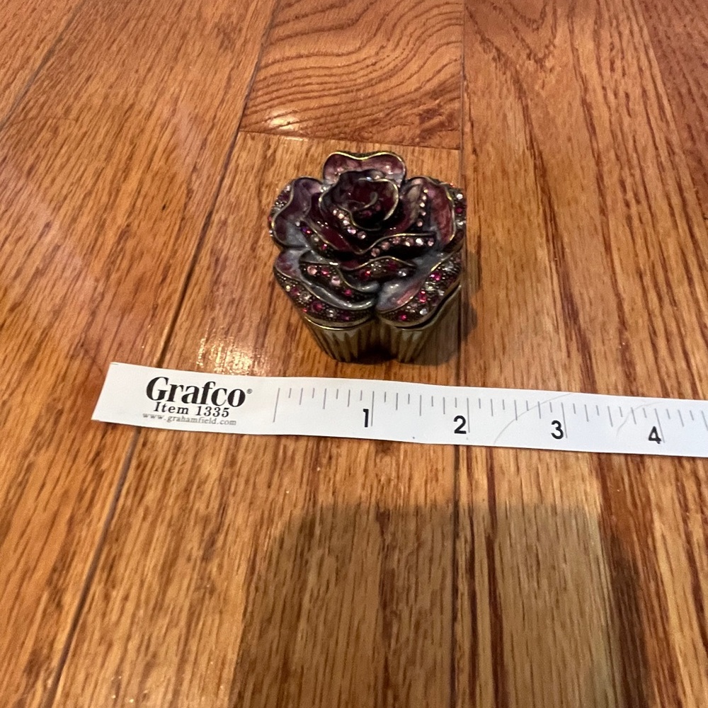 Elegant Rose Jewelry trinket Box with Pink Accents - Picture 9 of 9